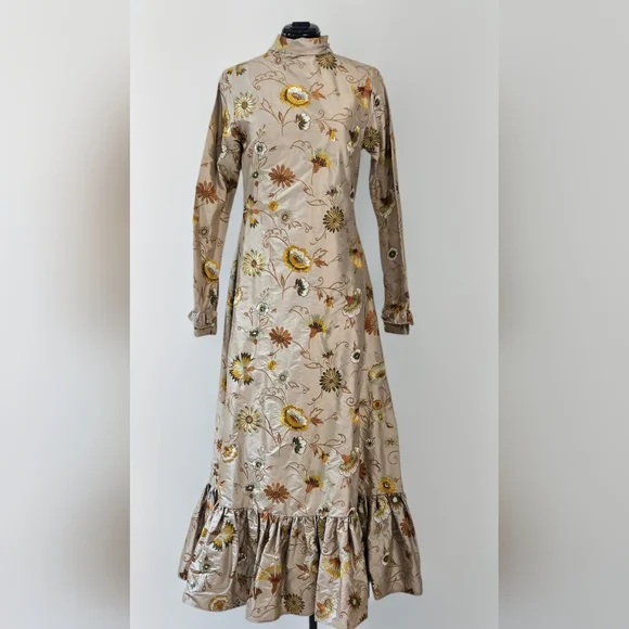HOUSE OF AAMA Elegant Floral Beige Silk Dress With Floral Embroidery Size 6 - Picture 2 of 11